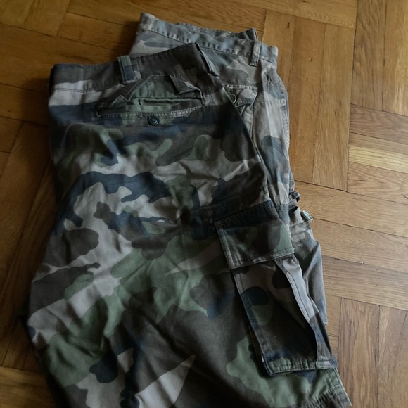Camouflage cargo shorts - Picture 2 of 6